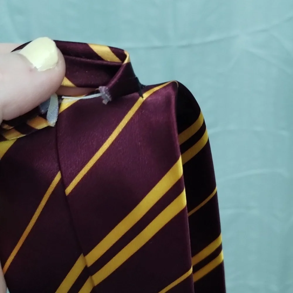 Harry Potter Gryffindor Robe Set - Picture 9 of 9